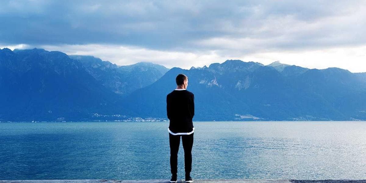 A healthy global meal with fresh vegetables and grains